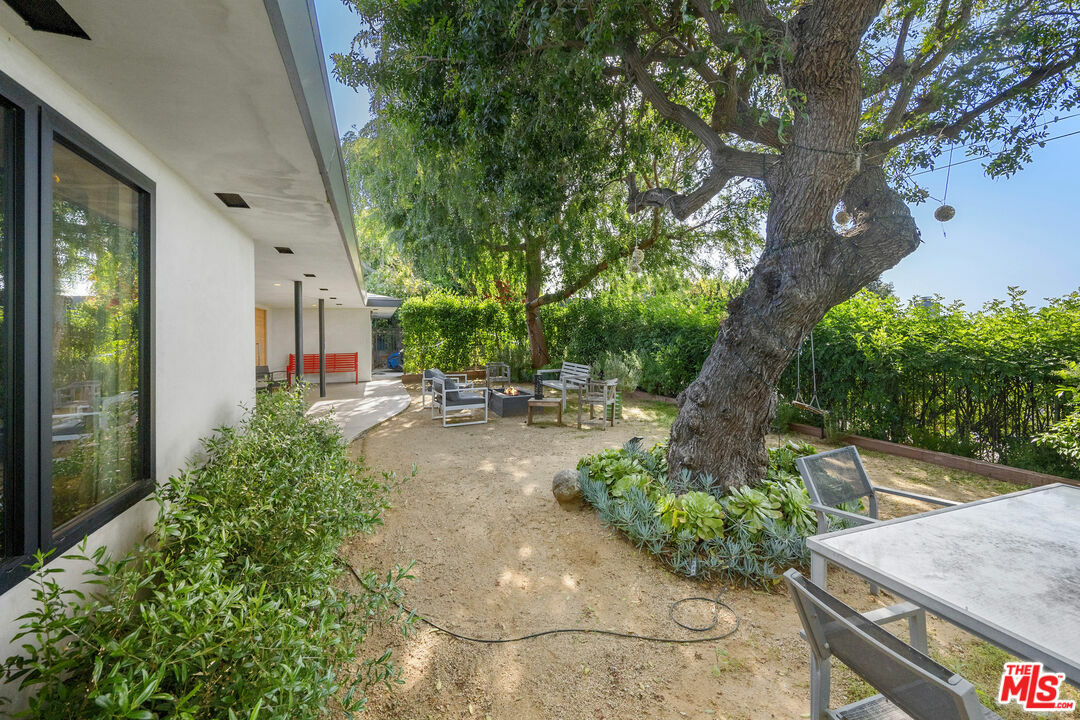 Property Photo:  11460   Laurelcrest Rd  CA 91604 