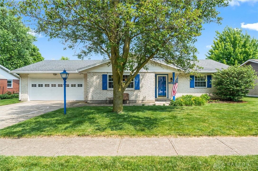 Property Photo: 820 Hawthorne Drive OH 45371