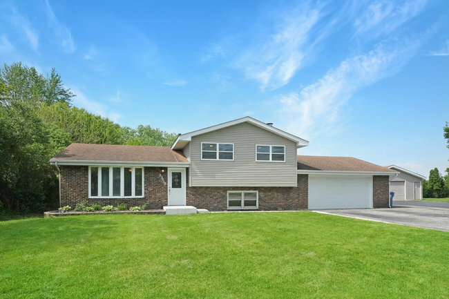 Property Photo:  23517 W Gagne Lane  IL 60586 