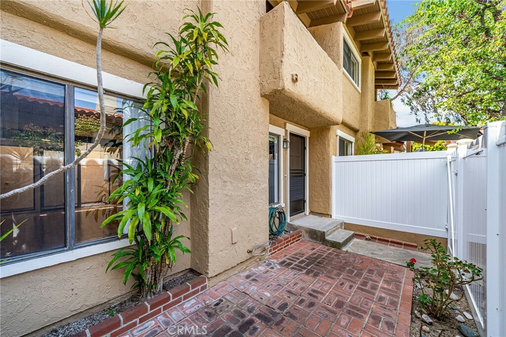 Property Photo: 1075 Westward Lane 28 CA 92627