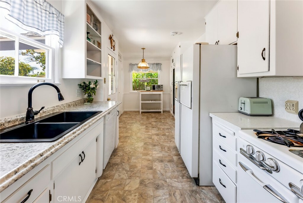 Property Photo:  7112 Costello Avenue  CA 91405 