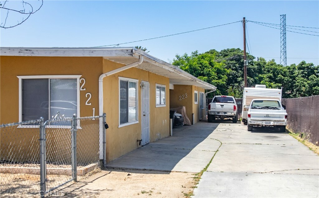 Property Photo:  221 S Alessandro Street  CA 92543 