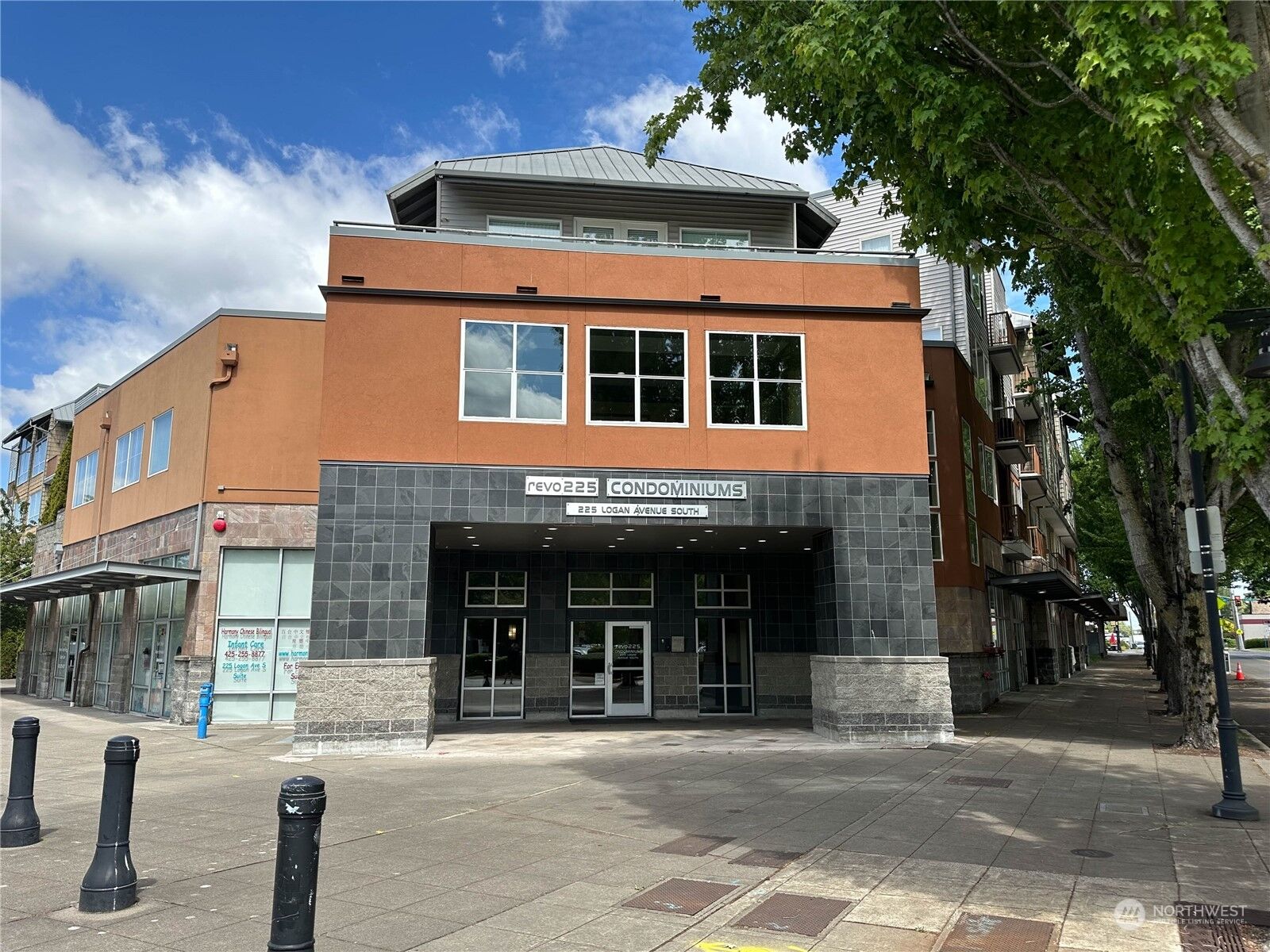 Property Photo:  225 Logan Avenue S 155  WA 98057 