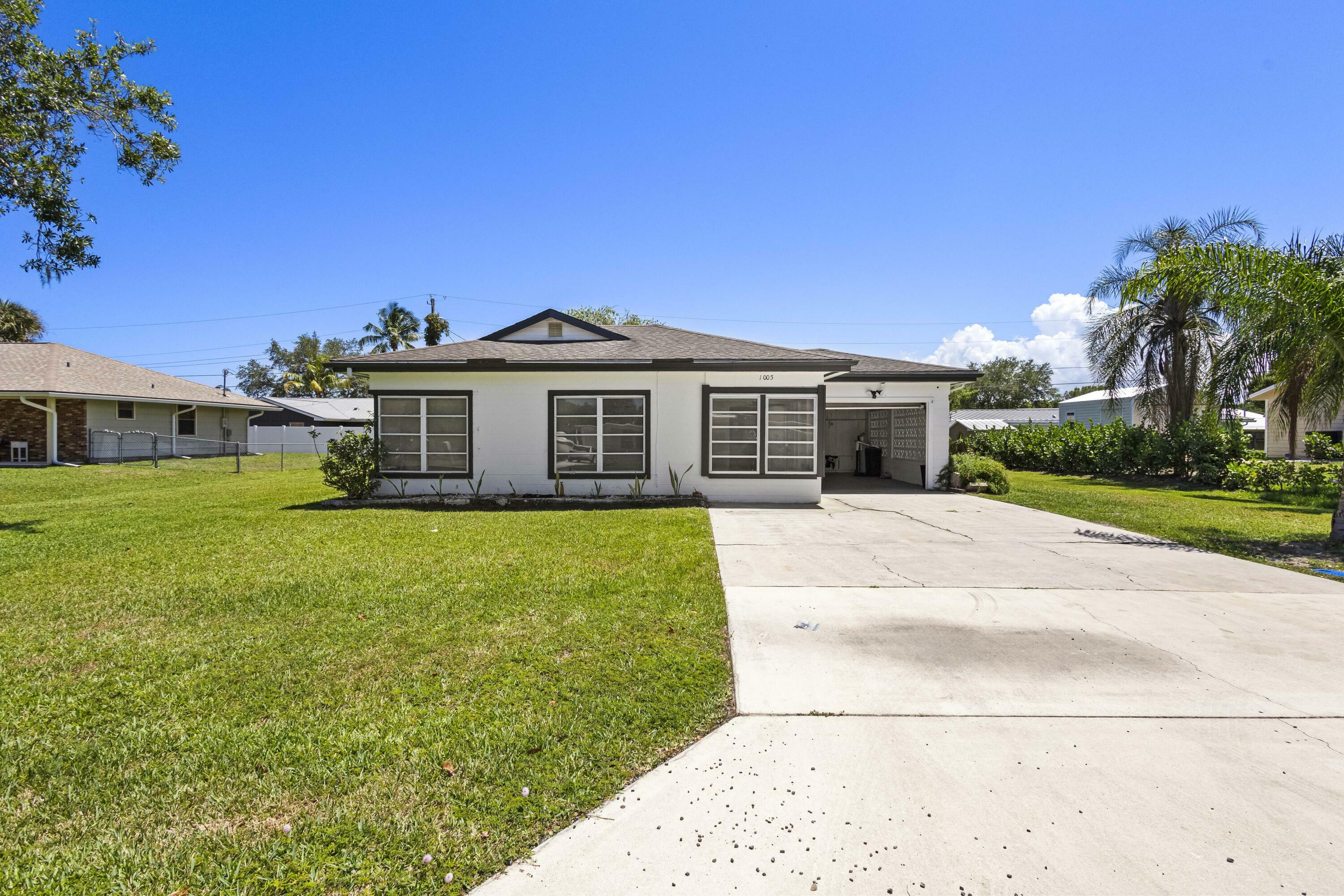 Property Photo:  1005 Coral Street  FL 34982 