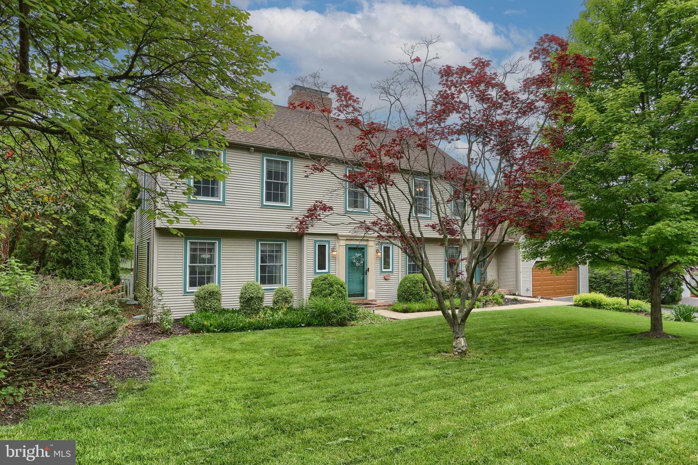 Property Photo:  1090 Stonegate Road  PA 17036 