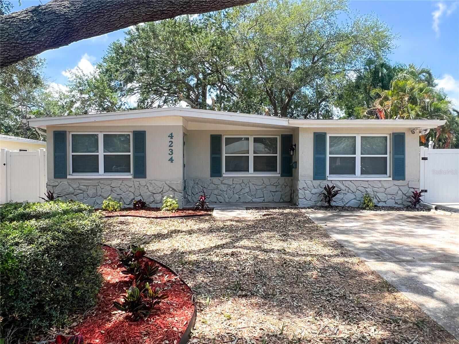 Property Photo:  4234 Helena Street NE  FL 33703 
