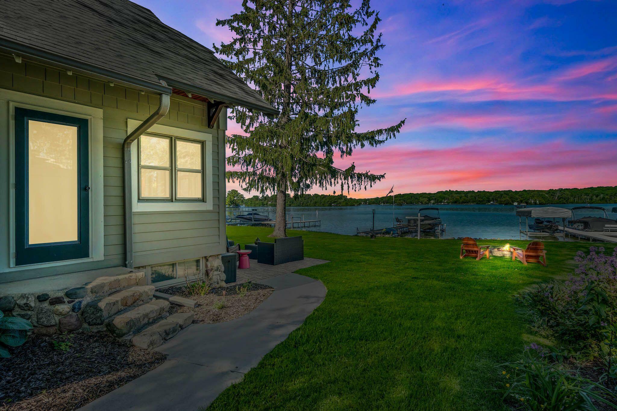 Property Photo: 5602 W Lake Dr WI 53095