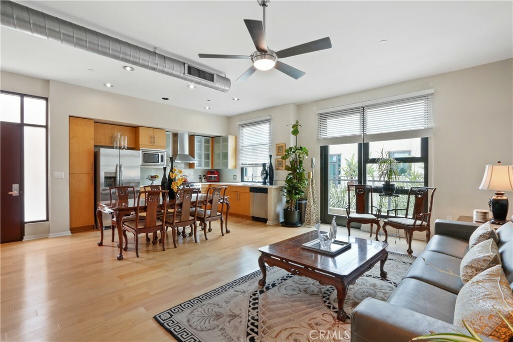 Property Photo:  133 The Promenade N 525  CA 90802 