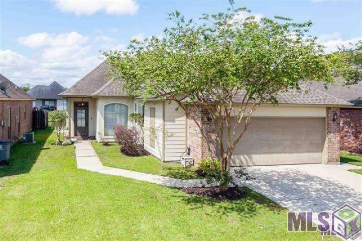 Property Photo: 2924 Nicholson Lake Dr LA 70810