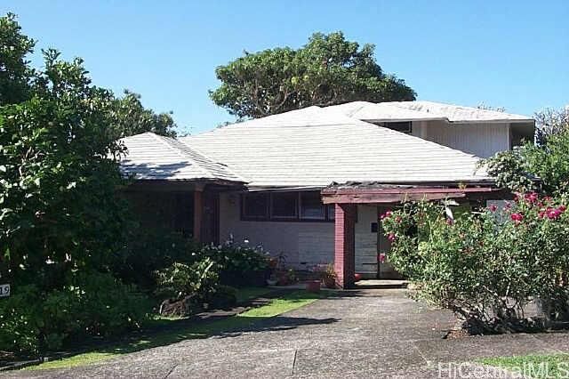 Property Photo:  