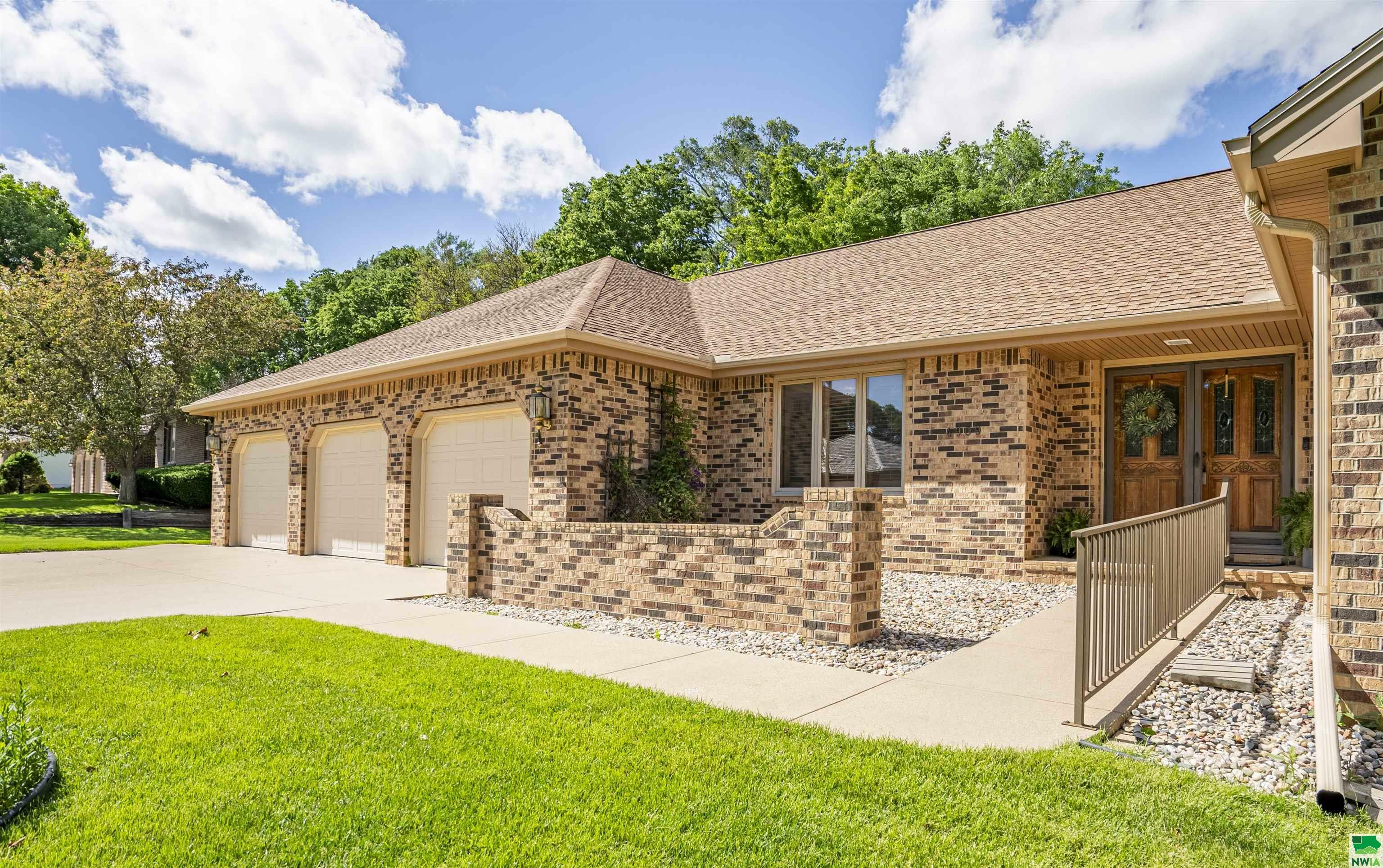 Property Photo:  4909 Ravine Park Ln  IA 51106 