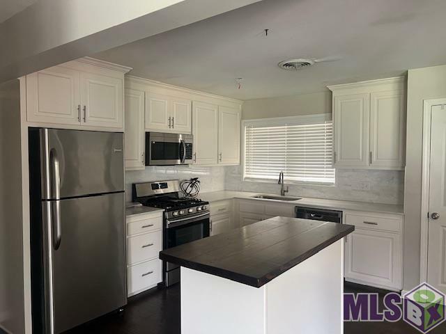 Property Photo: 8069 Sholar Dr LA 70809