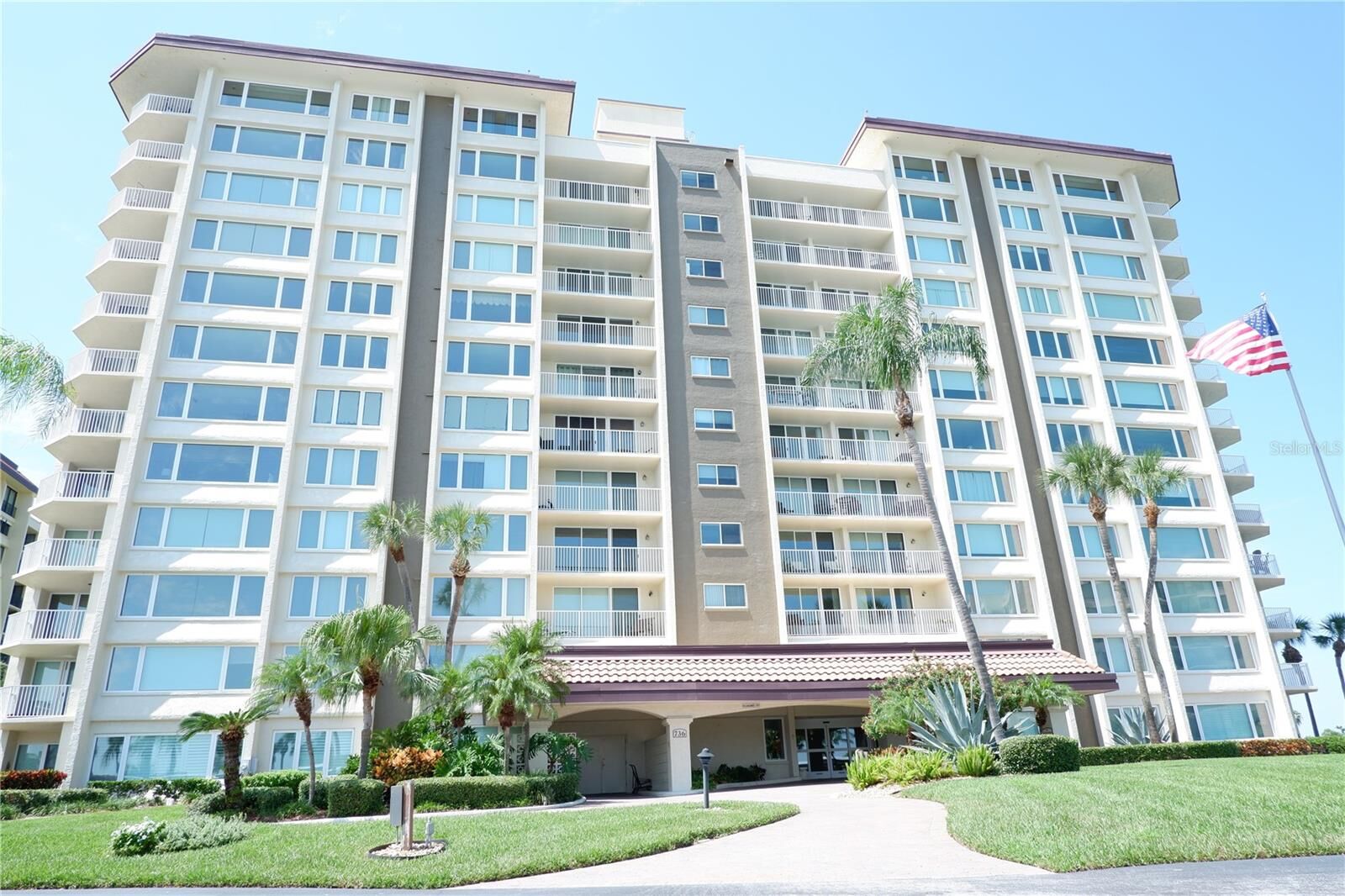Property Photo:  736 Island Way 404  FL 33767 