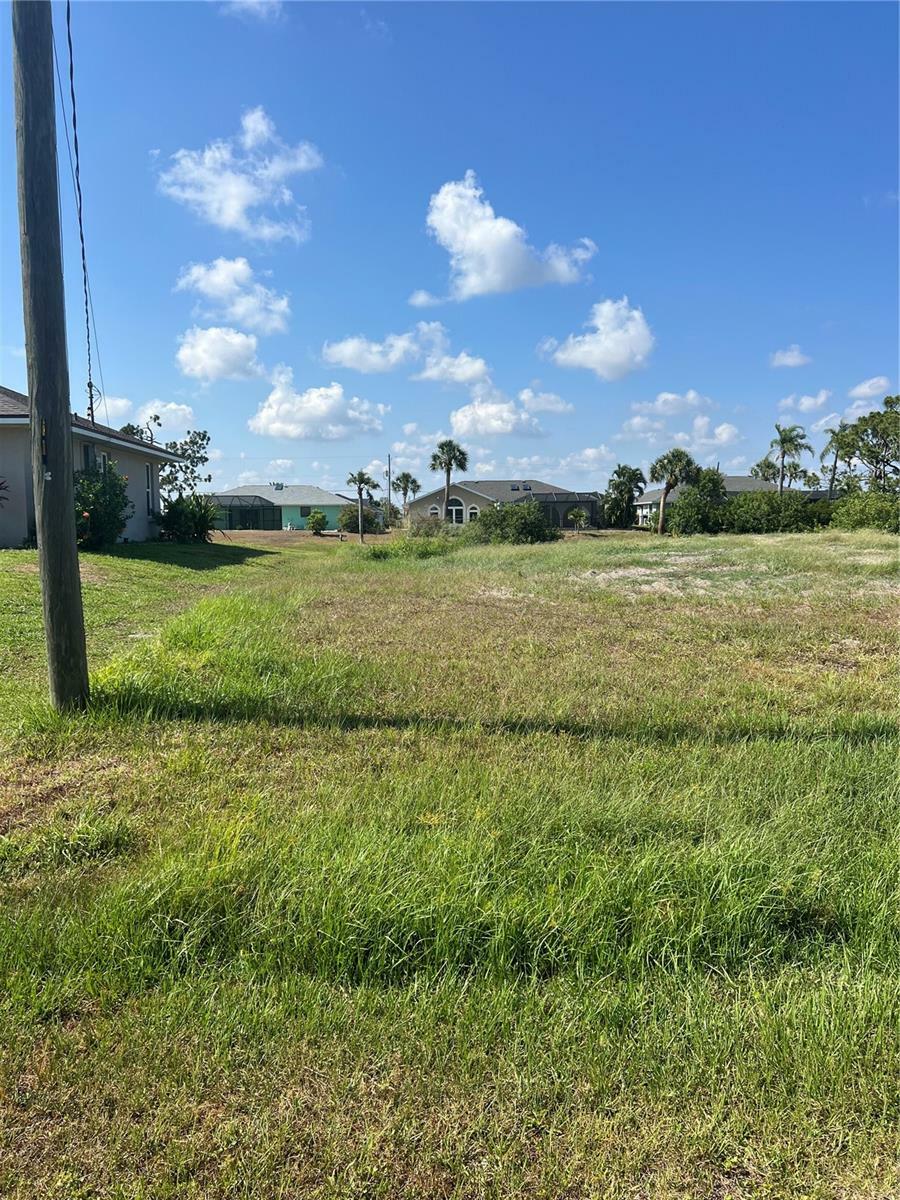 Property Photo:  52 Mark Twain Lane  FL 33947 