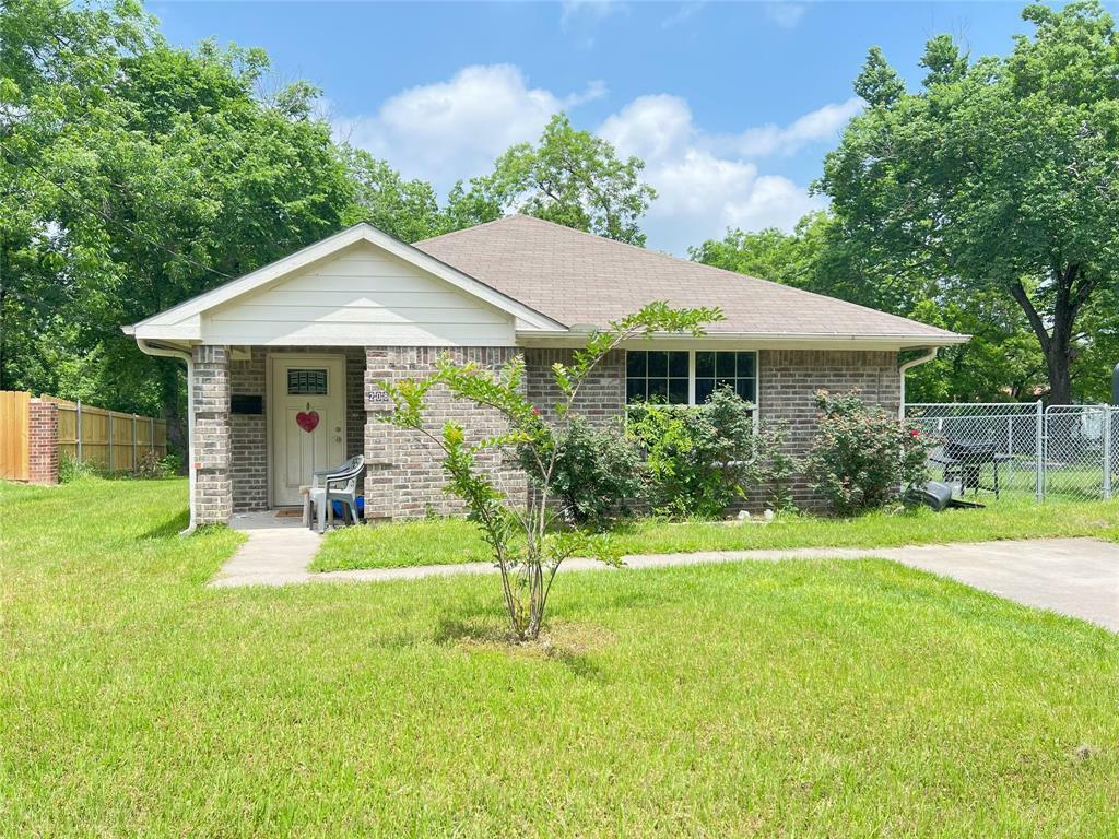 Property Photo:  208 Beckham Street W  TX 75482 