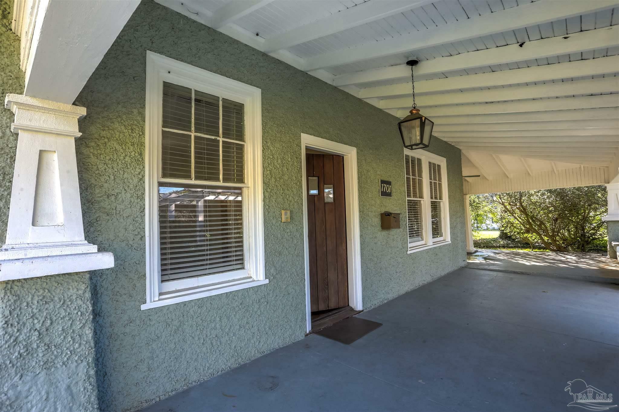 Property Photo:  1701 E Blount St  FL 32503 