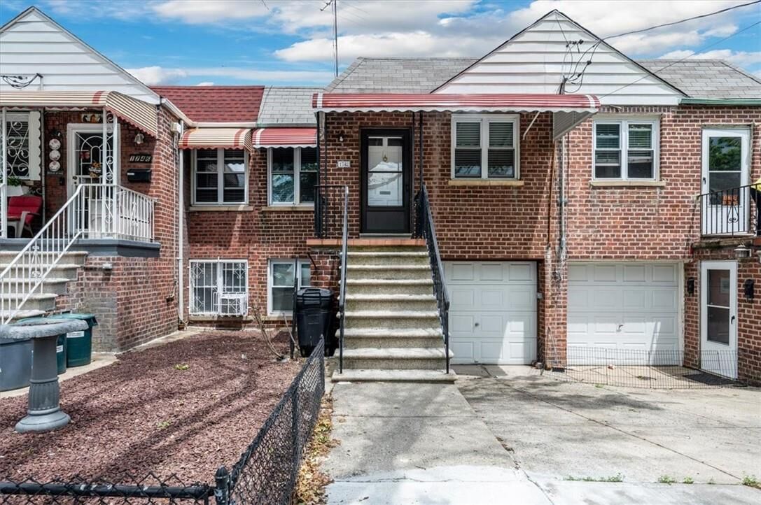 Property Photo: 1742 Tomlinson Avenue NY 10461