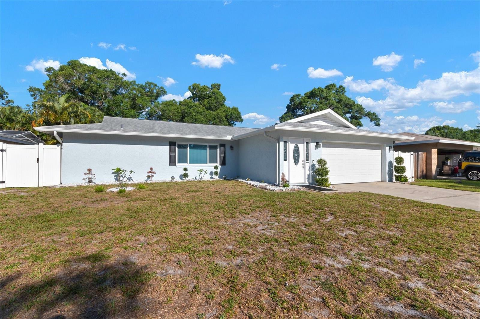 Property Photo: 6634 Pinecrest Lane N FL 33781