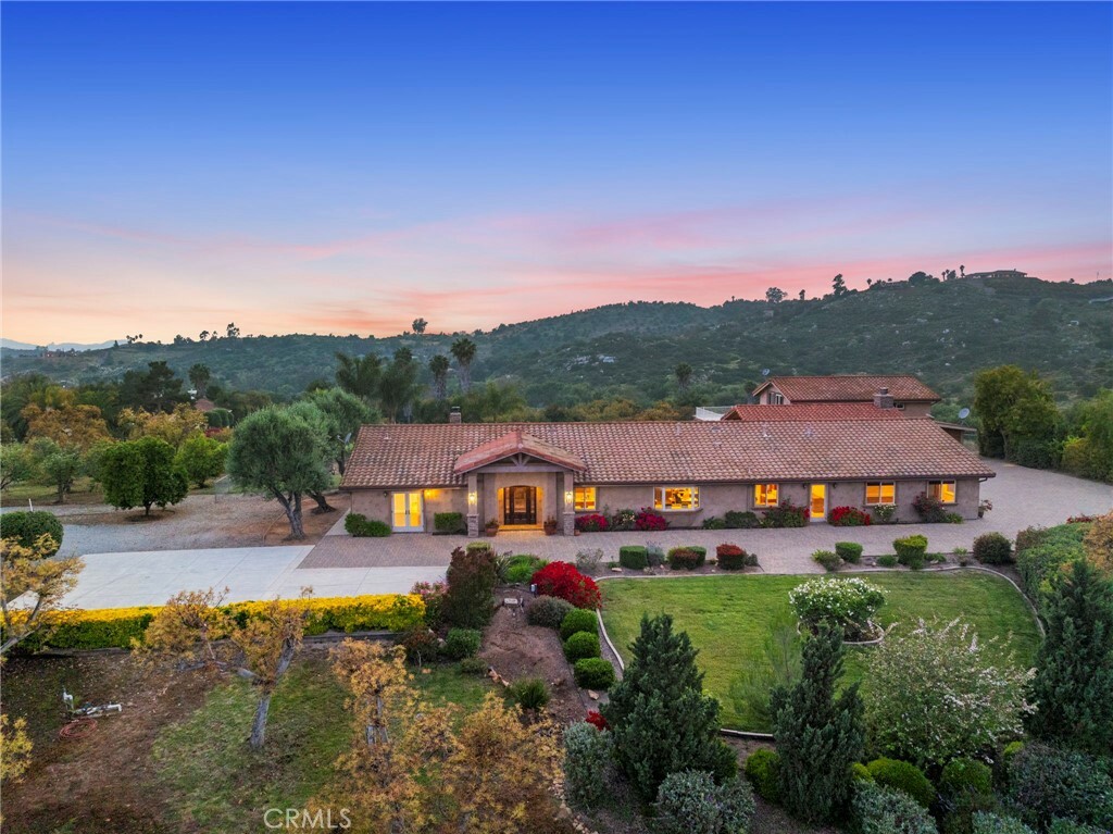 Property Photo: 45175 Via Vaquero CA 92590