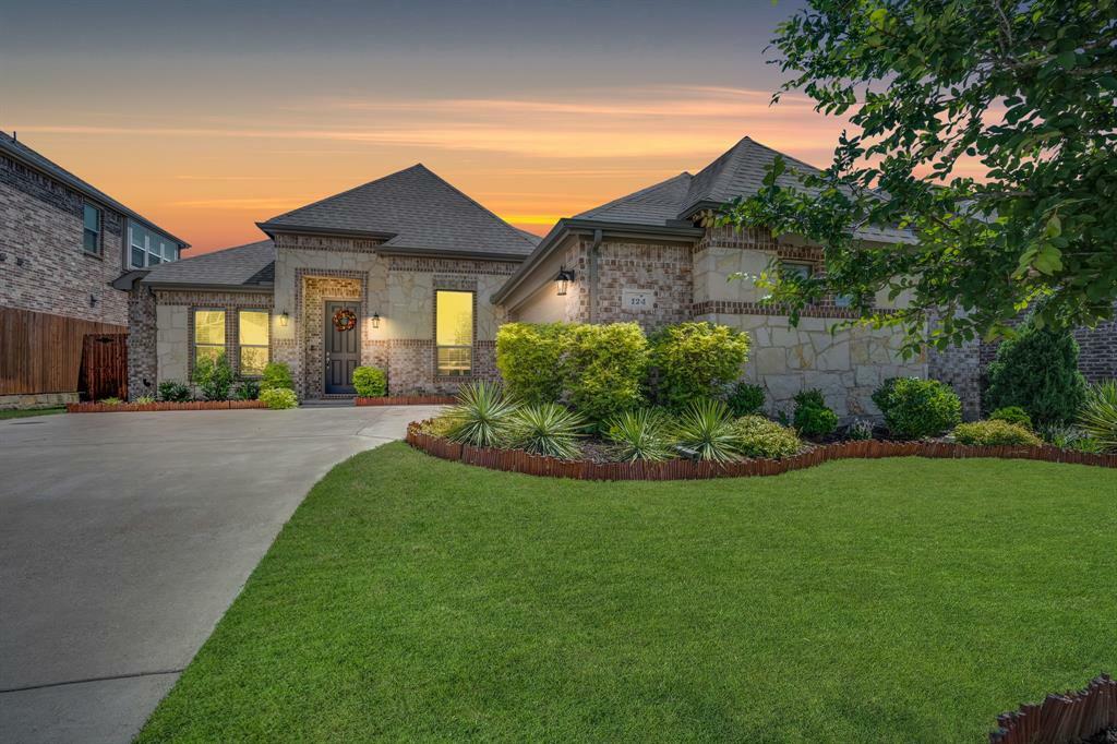 Property Photo: 124 Red Pine Drive TX 75154