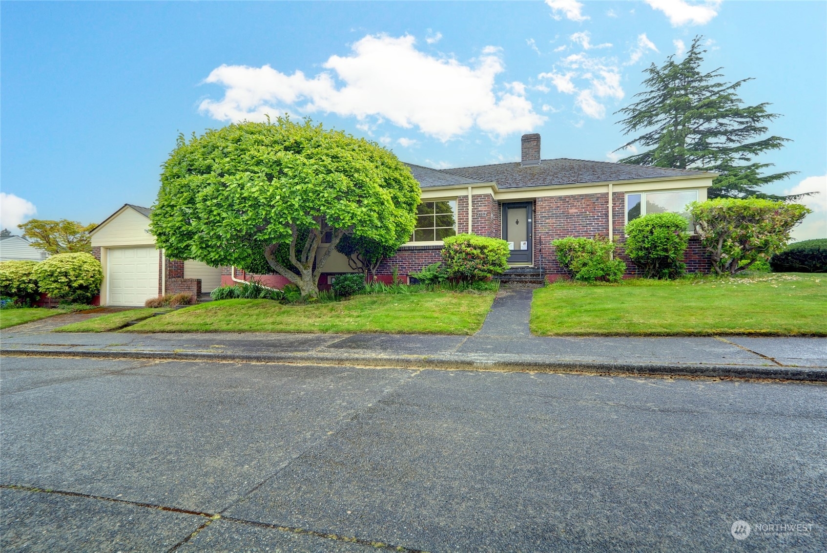 2102 Montvale Court W  Seattle WA 98199 photo