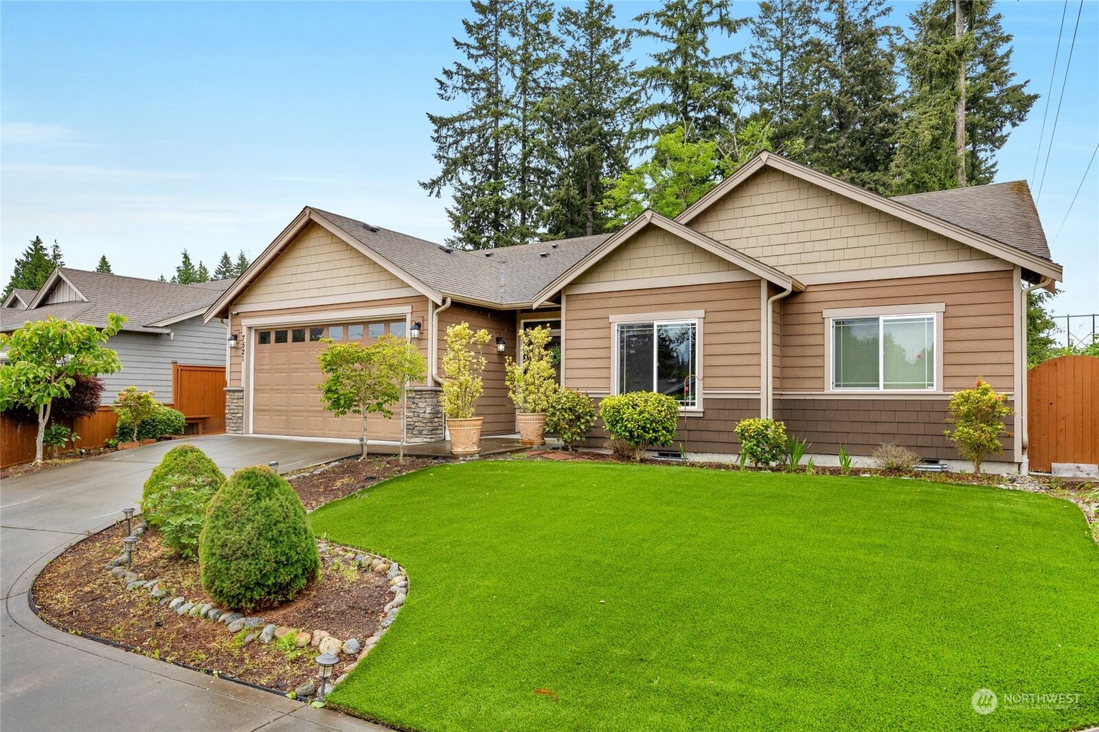 Property Photo:  7521 Broadway  WA 98203 