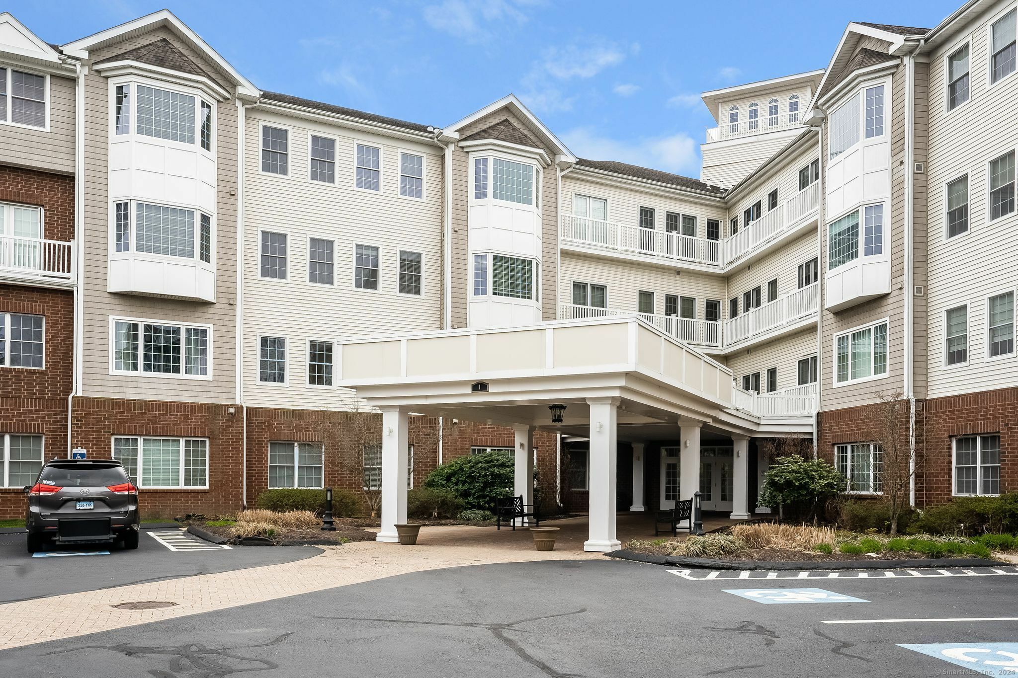 Property Photo: 1 King Philip Drive 114 CT 06117