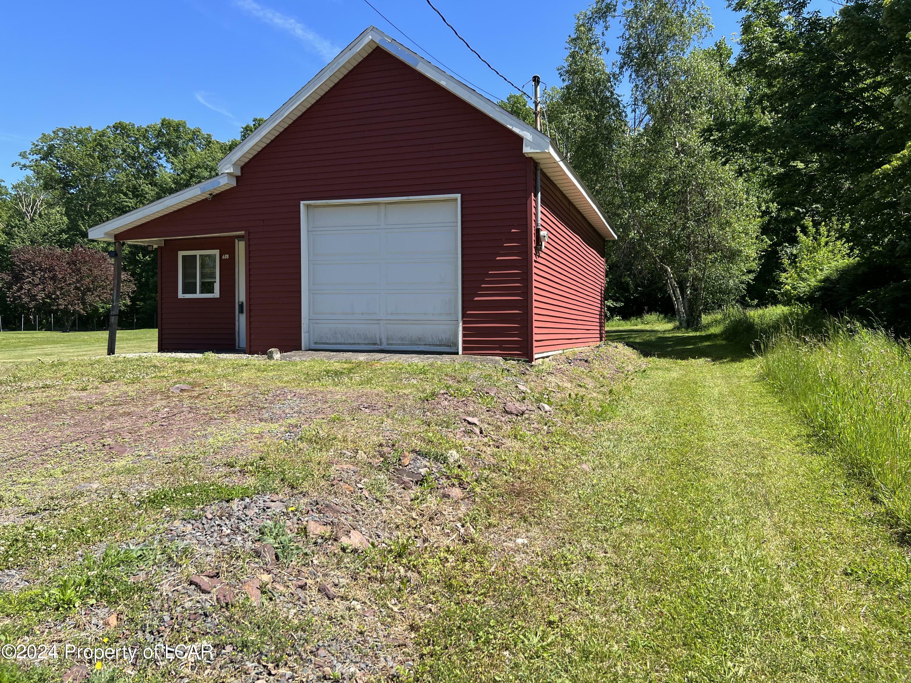 Property Photo:  688 Mountain Boulevard  PA 18707 