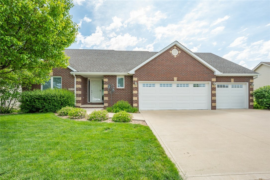 Property Photo:  1005 NW Boulder Brook Drive  IA 50023 