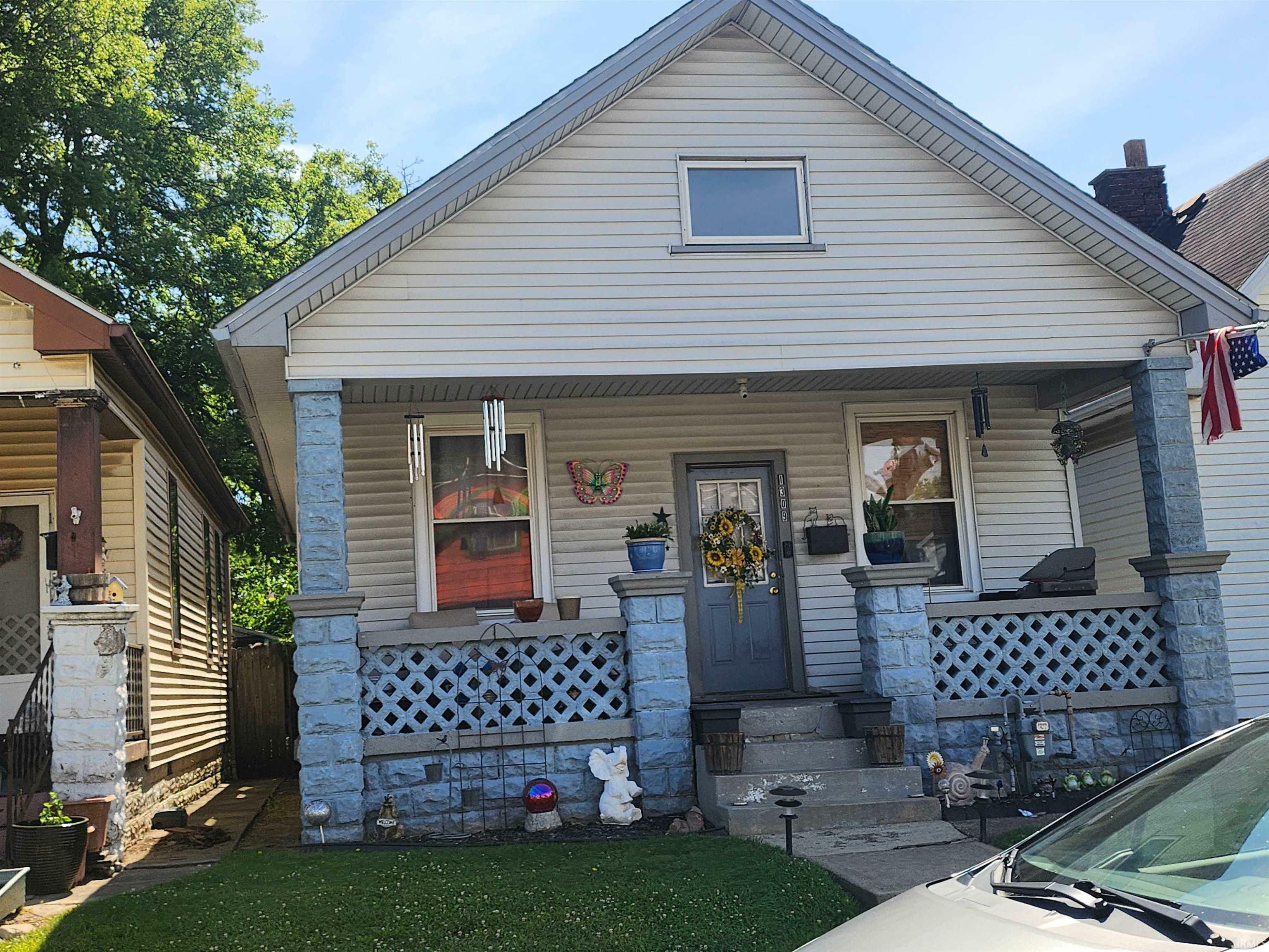 Property Photo:  1309 N Garvin Street  IN 47710 