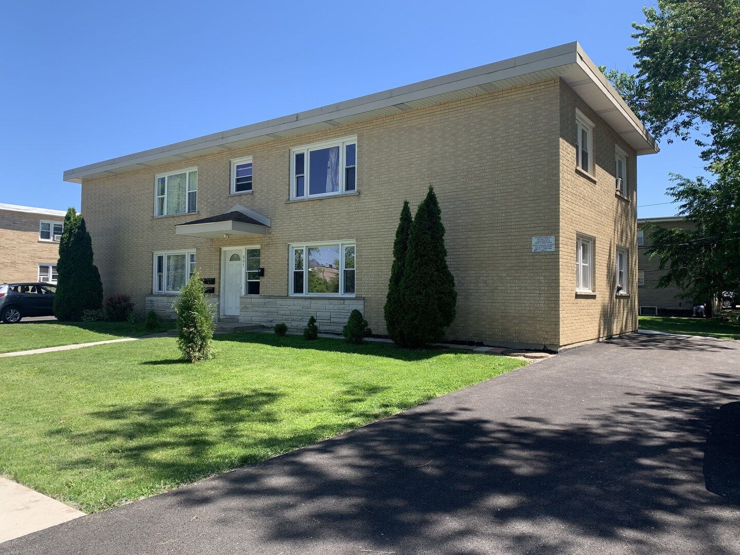 Property Photo:  607 Capri Court  IL 60073 