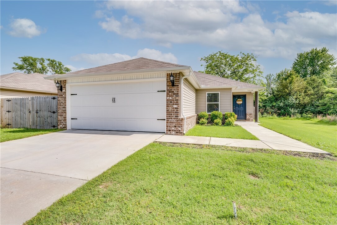 Property Photo:  5004 W Colfax Loop  AR 72704 