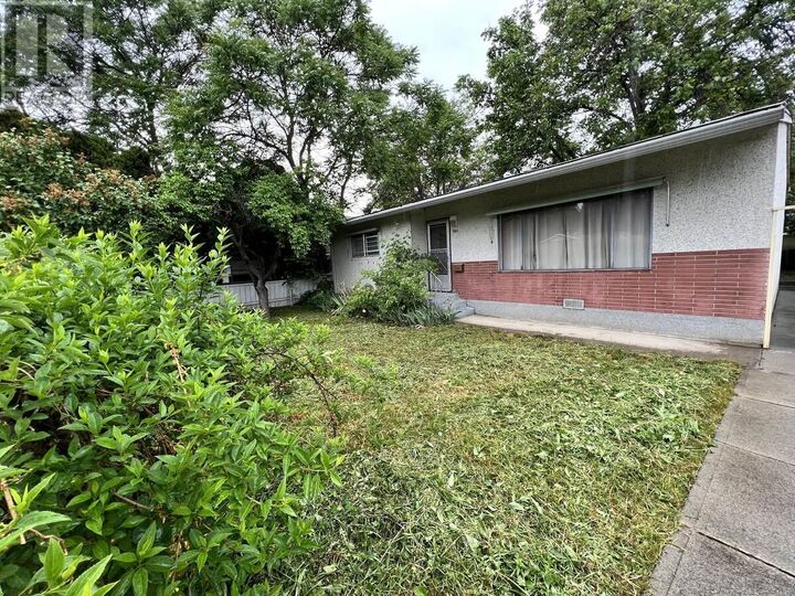 Property Photo: 864 Lawson Avenue BC V1Y 6S8