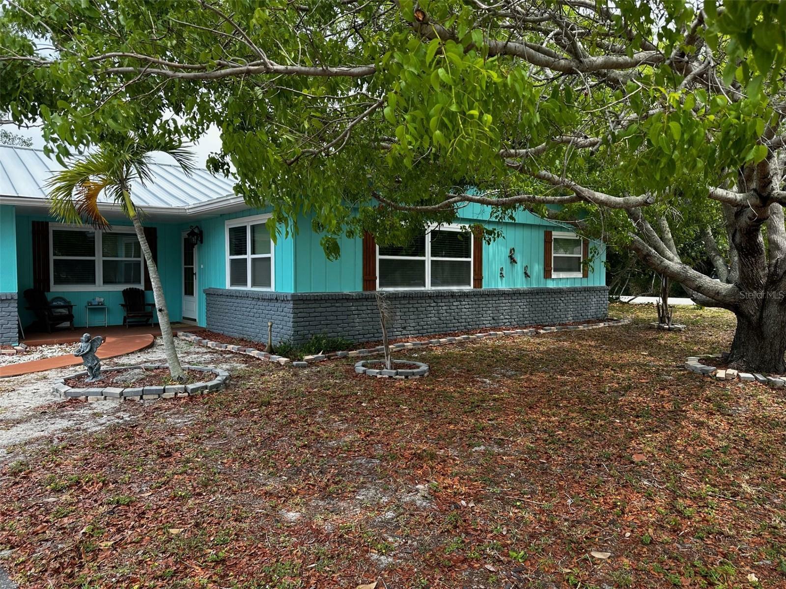 Property Photo:  808 Olympia Road  FL 34293 