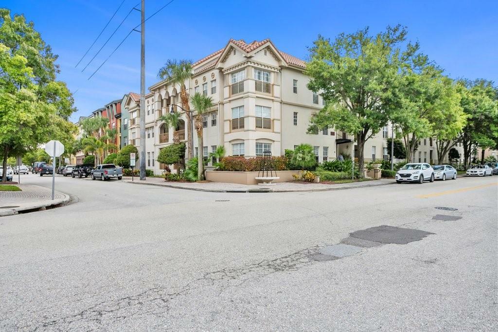 Property Photo:  2440 W Horatio Street 1011  FL 33609 