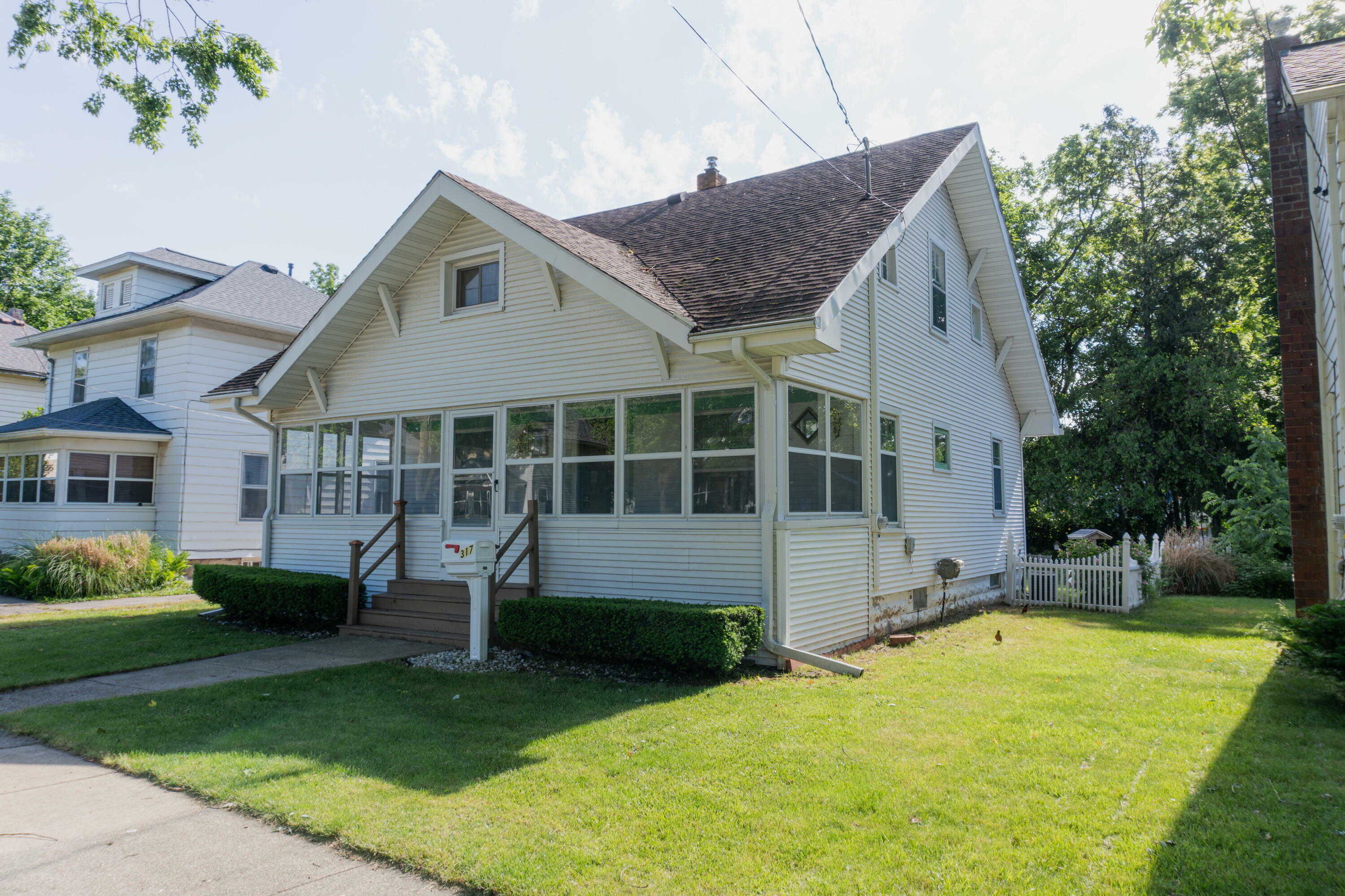 Property Photo:  317 Hibbard Avenue  MI 49202 