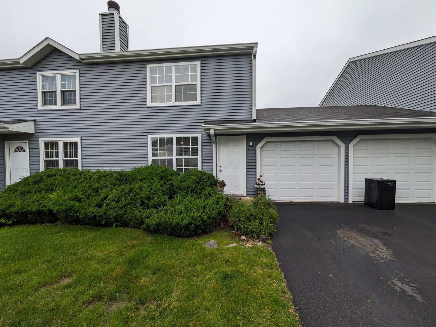 Property Photo: 433 Normandie Lane IL 60073