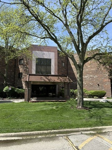 Property Photo: 1104 Castilian Court 206 IL 60025