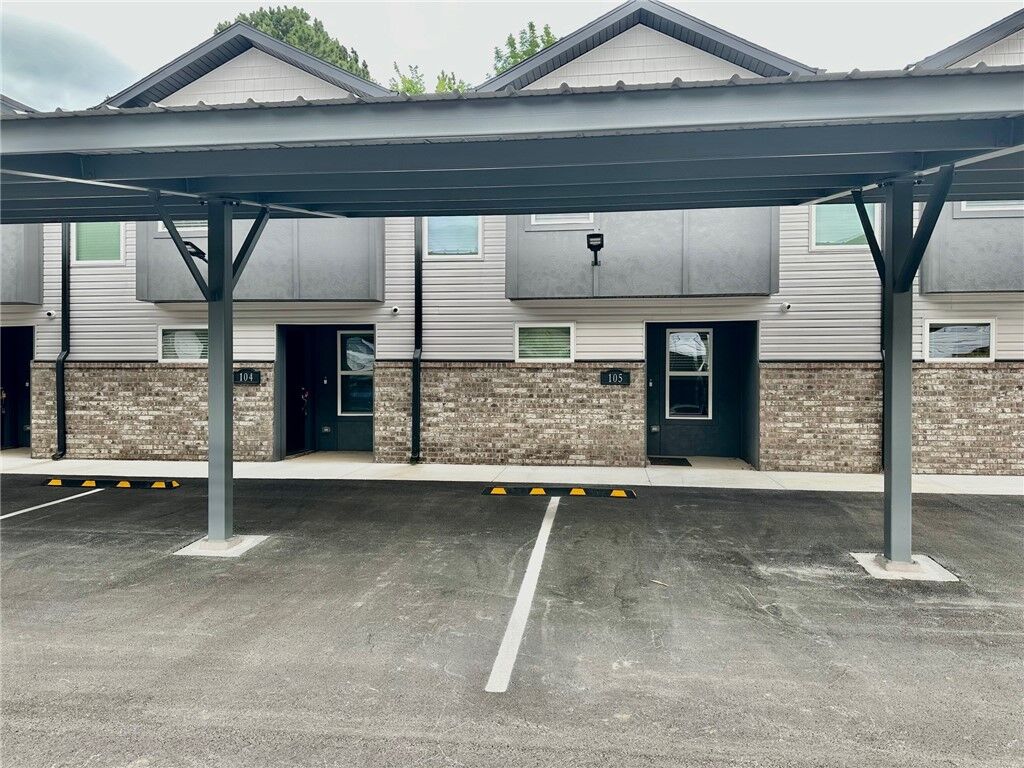 Property Photo:  911 N Rupple Road 105  AR 72704 