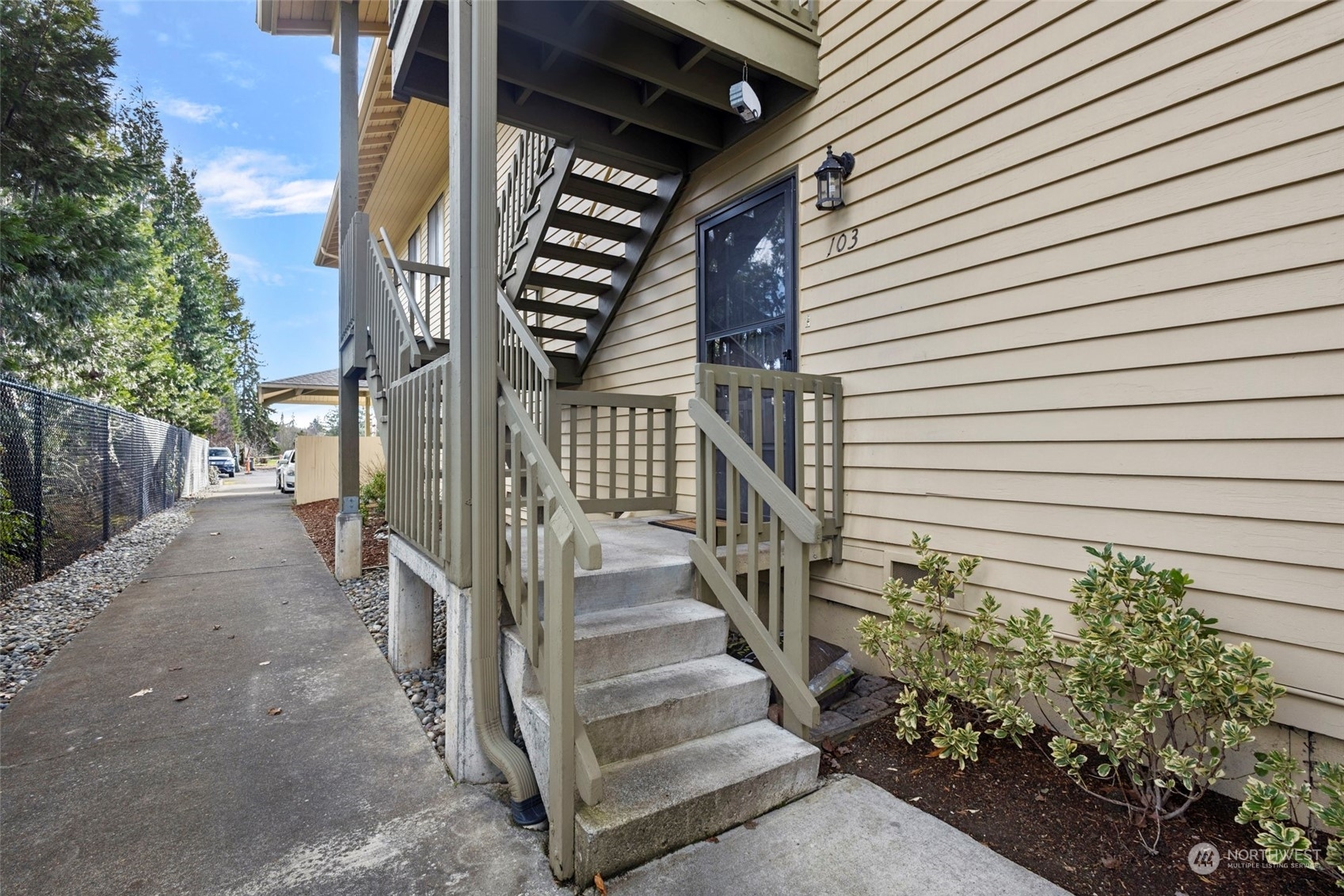 Property Photo:  310 S 11th Street 103  WA 98274 