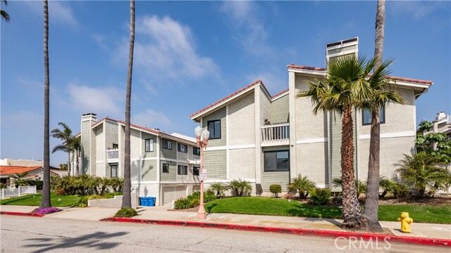 Property Photo: 718 S Catalina Avenue 1 CA 90277