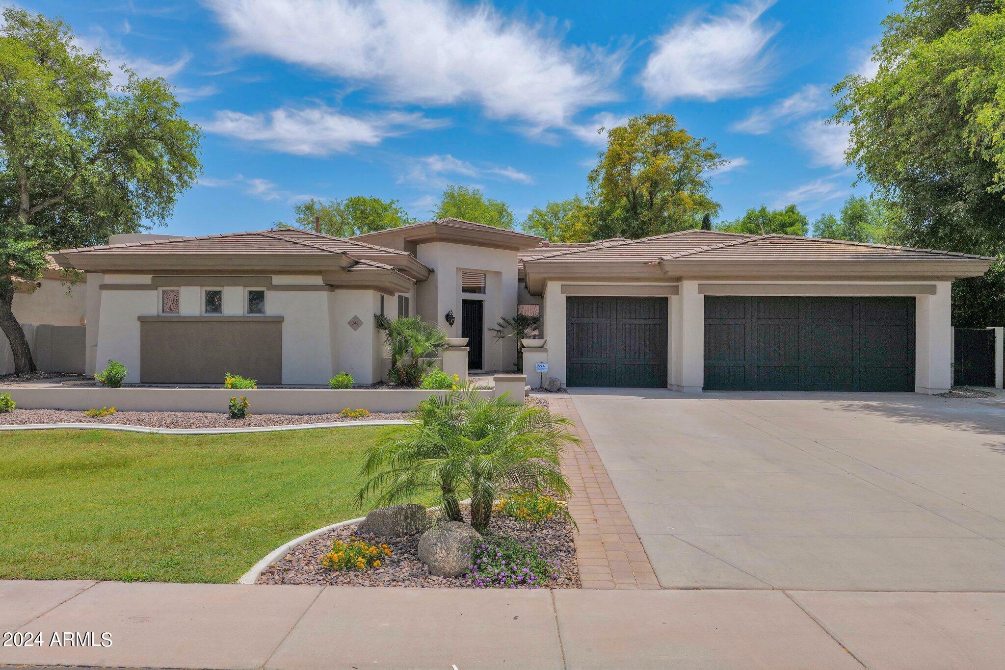 Property Photo:  741 E Buena Vista Drive  AZ 85249 