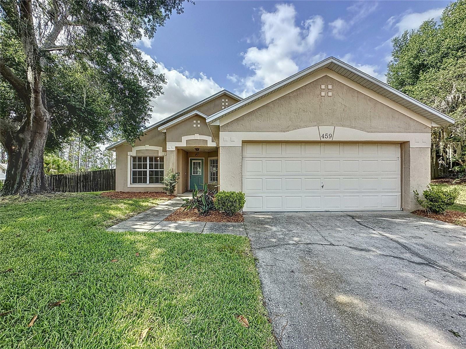 Property Photo:  459 Bent Oak Loop  FL 33837 