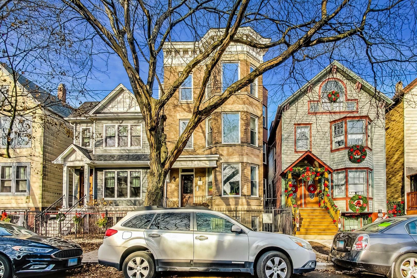 Property Photo: 1332 W Nelson Street Gdn IL 60657