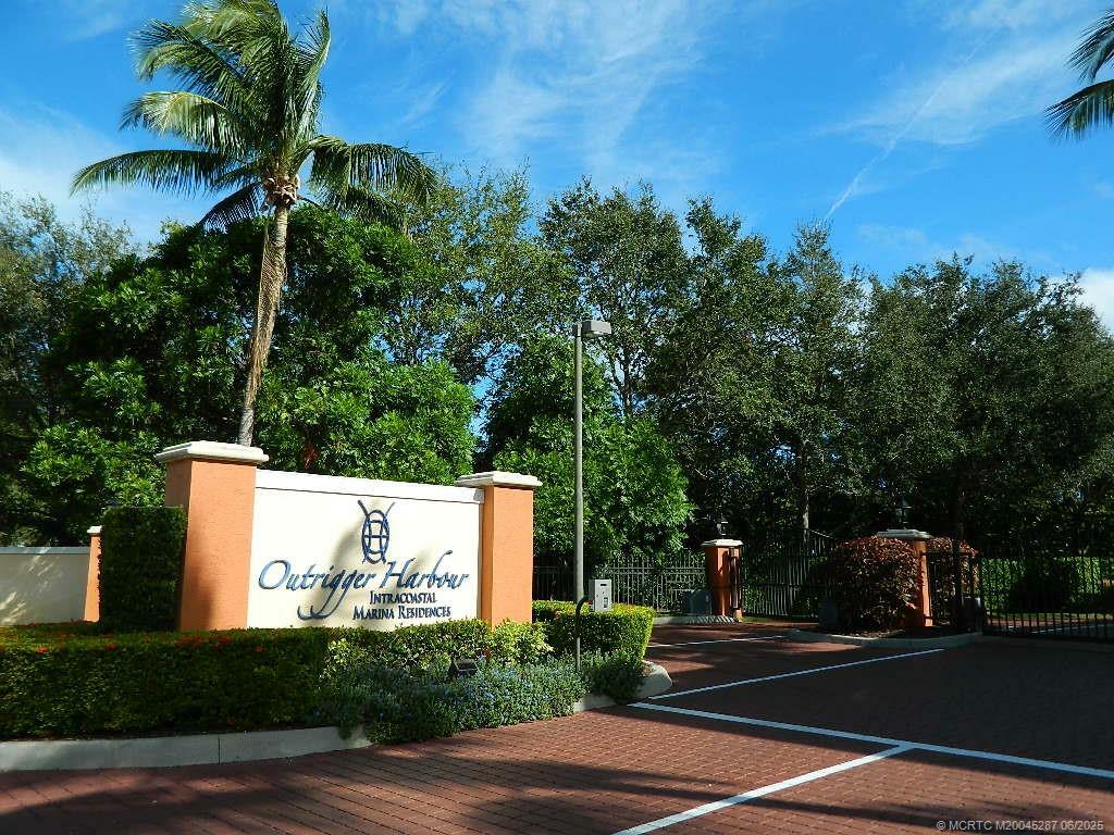 Property Photo:  1405 NE Indian River Drive 22  FL 34957 