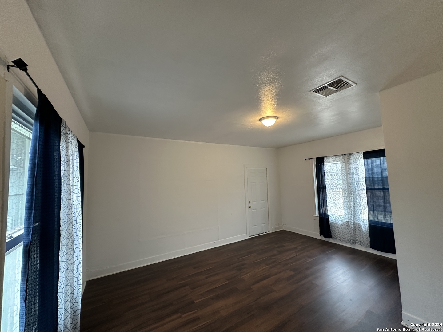 Property Photo:  323 W Mally Blvd  TX 78221 