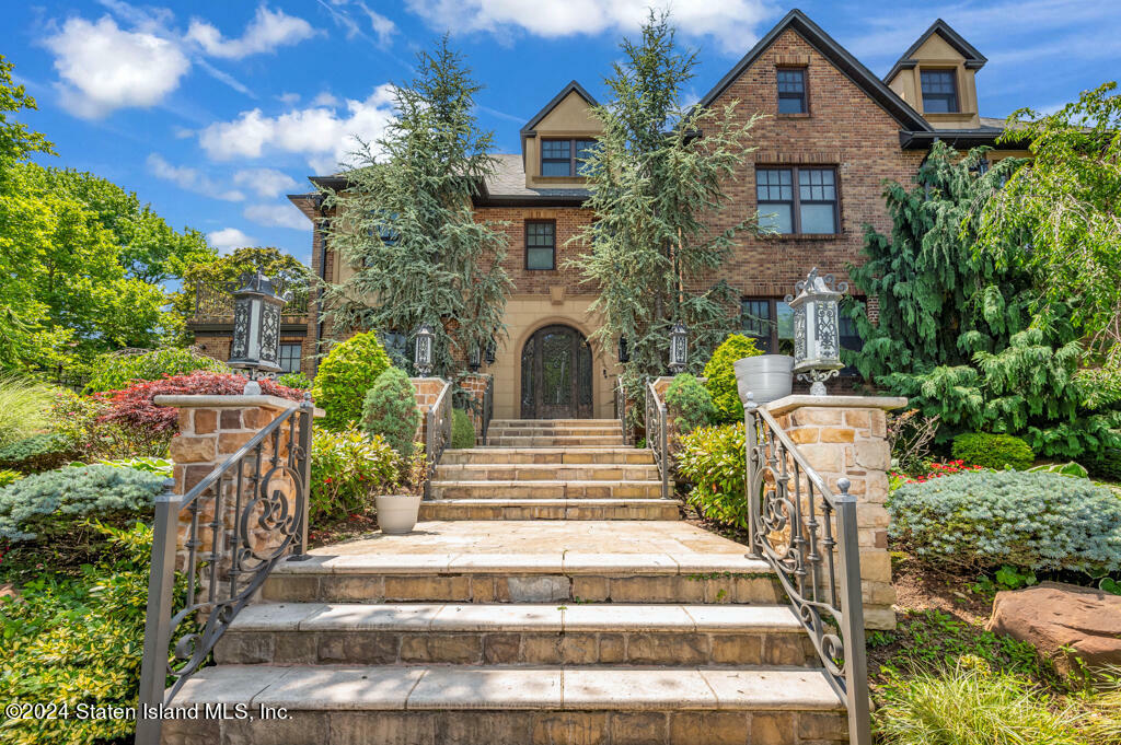 Property Photo: 262 Howard Avenue NY 10301