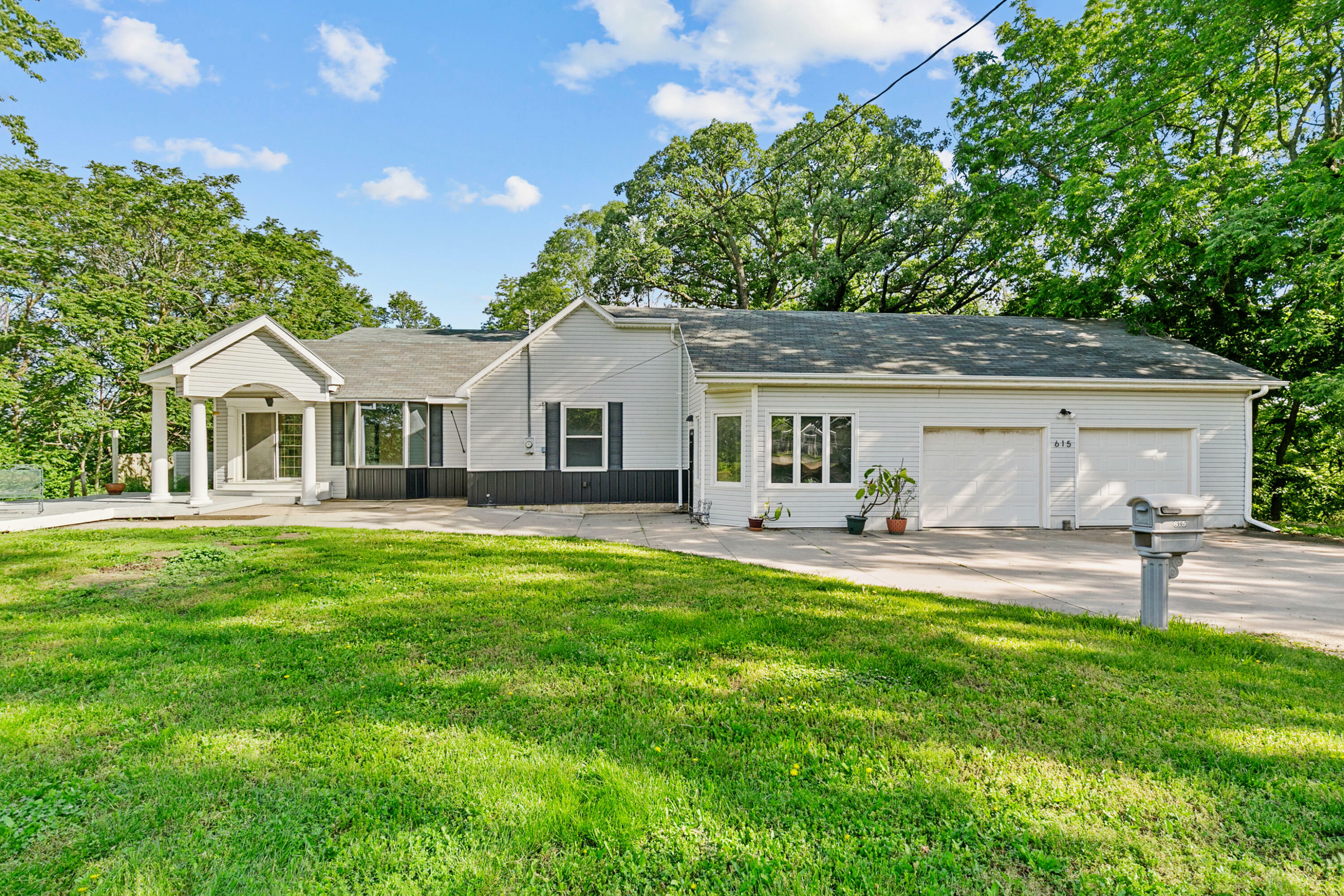 Property Photo: 615 N 3rd Street IA 51555