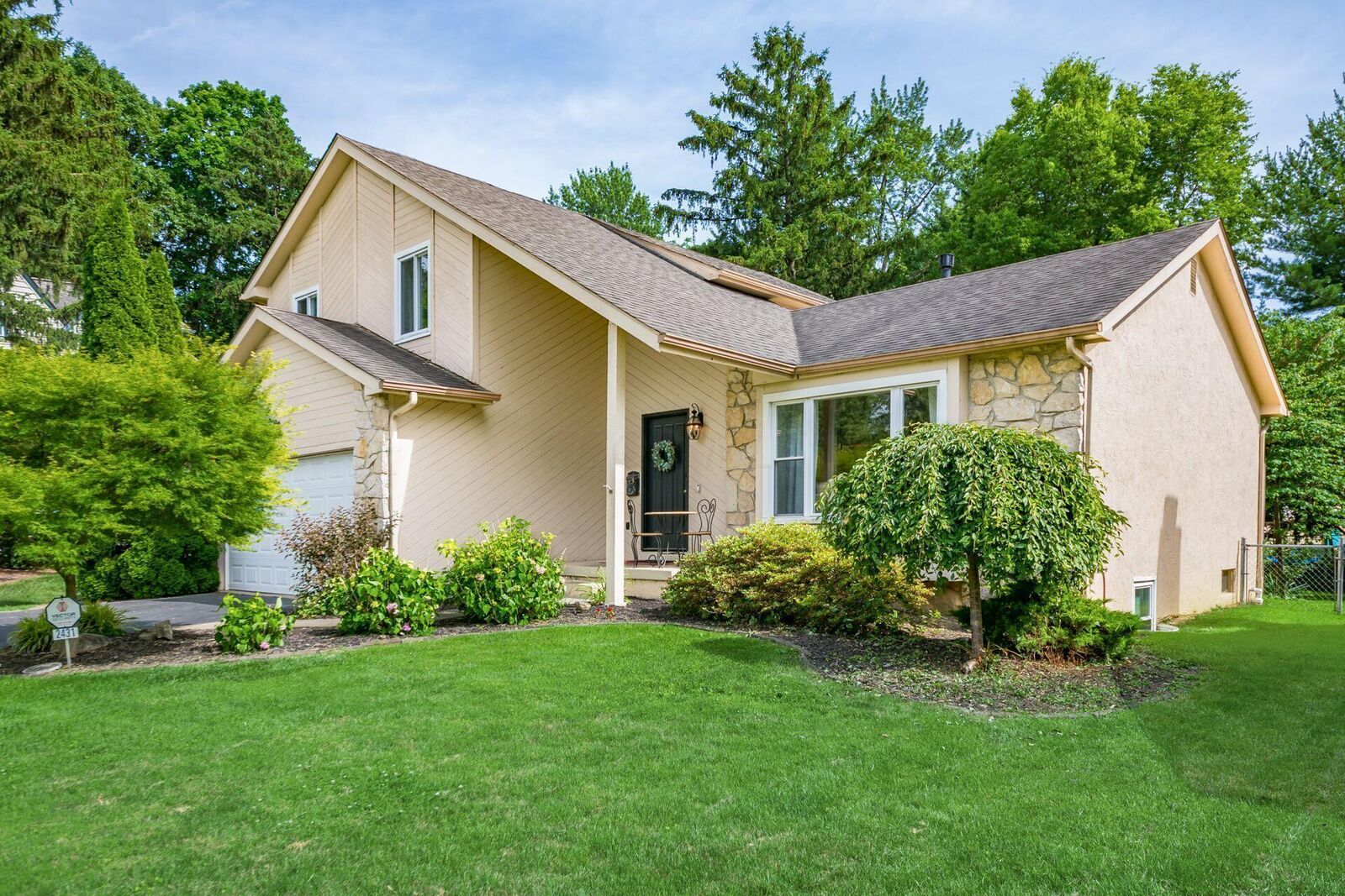 Property Photo: 2431 Dover Road OH 43209