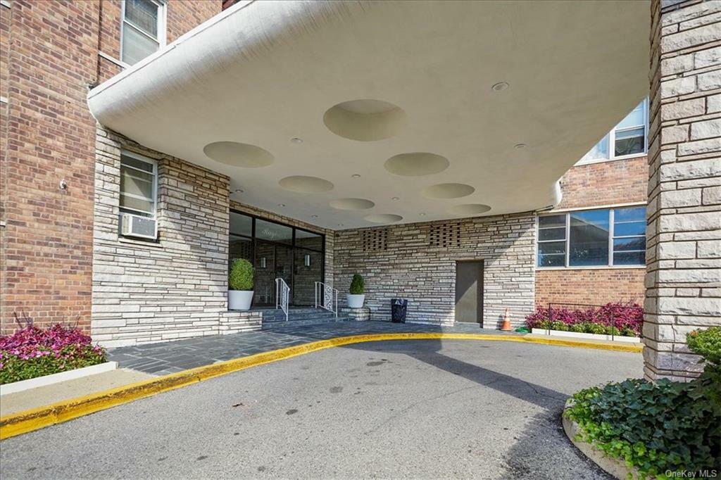 Property Photo:  333 Bronx River Road 602  NY 10704 